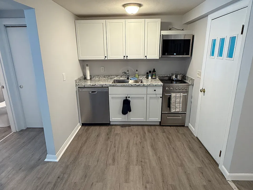 15 Lawrence St #6