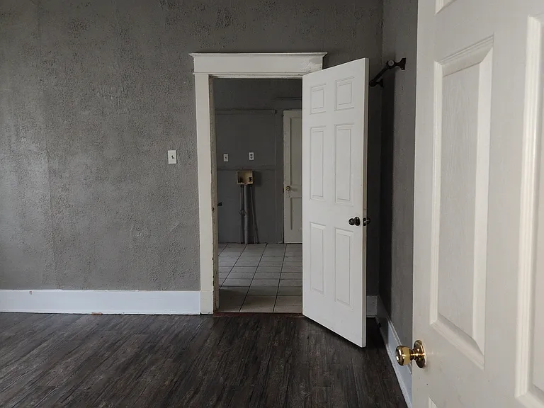 1066 Greenlaw Ave #1 — Photo 13