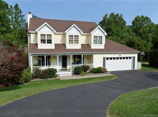 14 Dawns Rd, New Milford, CT 06776