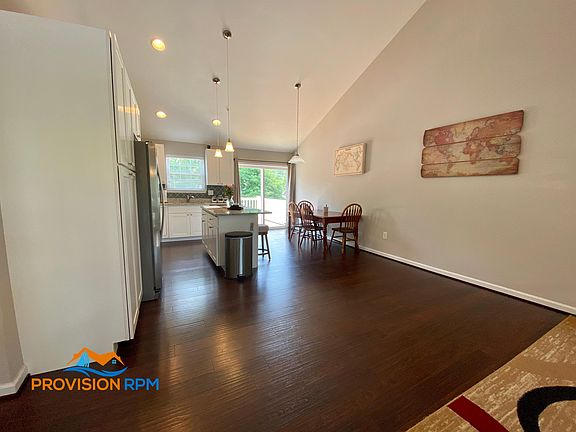 5th image of 692 205th St