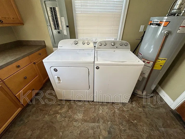 409 E Lorengo Ave — Photo 9