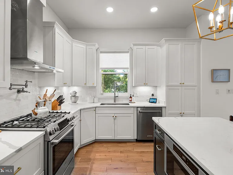 2854 Fairmont St — Photo 8
