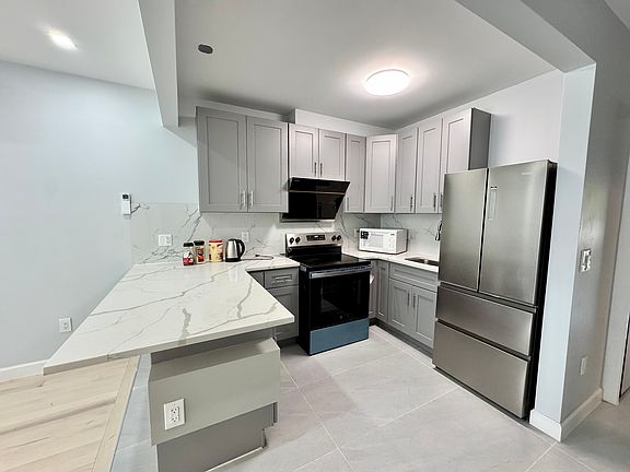 5th image of 546 Van Buren St #2