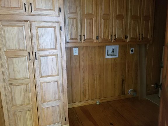 5th image of 1110 W Academy Ave