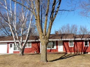 820 6th St, Windom, MN 56101