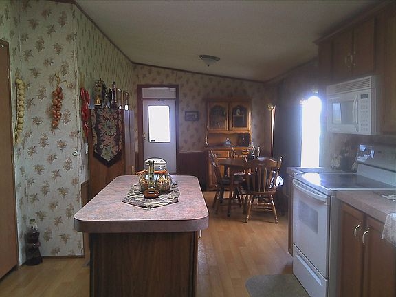 Eat-in Kitchen