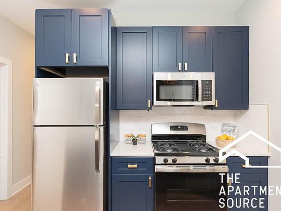 3rd image of 4409 N Seeley Ave #2BB