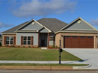 1906 Clearbranch Dr, Deatsville, AL 36022