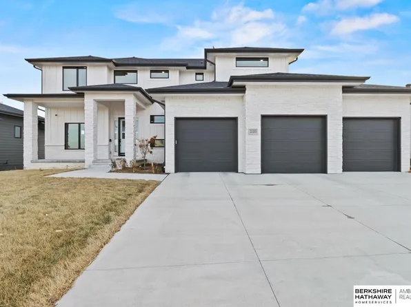 21103 Atwood Ave, Elkhorn, NE 68022