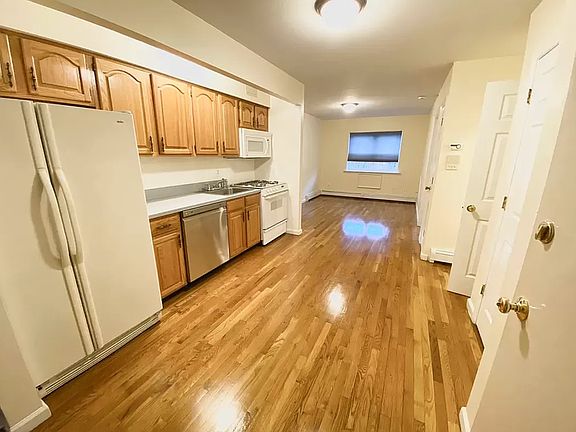 2nd image of 2820 41st St APT 1