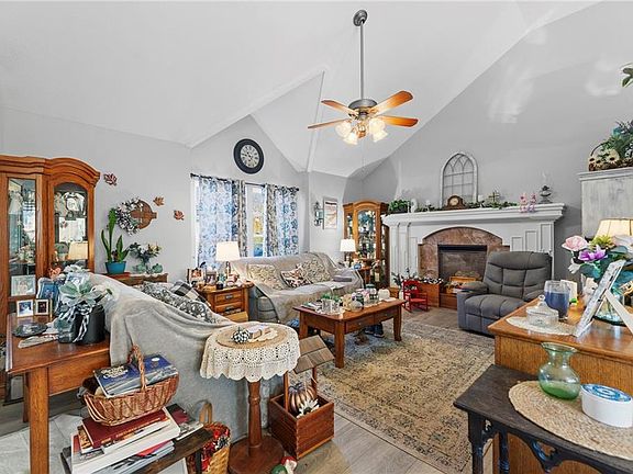 4th image of 521 E 2nd St