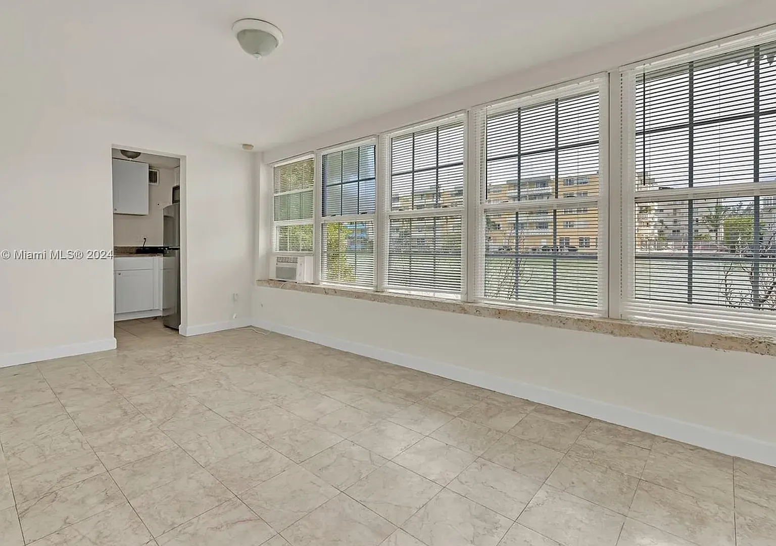 7885 Crespi Blvd — Photo 1
