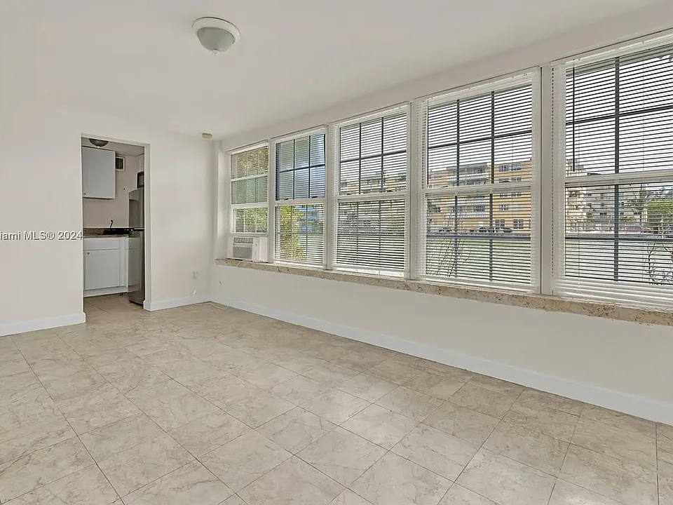7885 Crespi Blvd #3