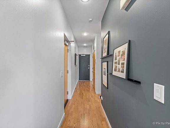 4th image of 2230 W Madison St Unit 302