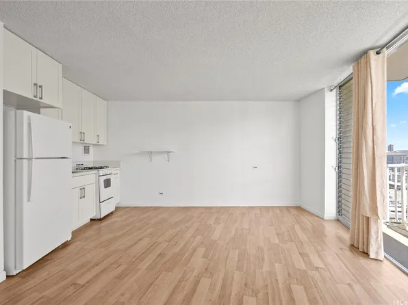 750 Amana St APT 1904, Honolulu, HI 96814