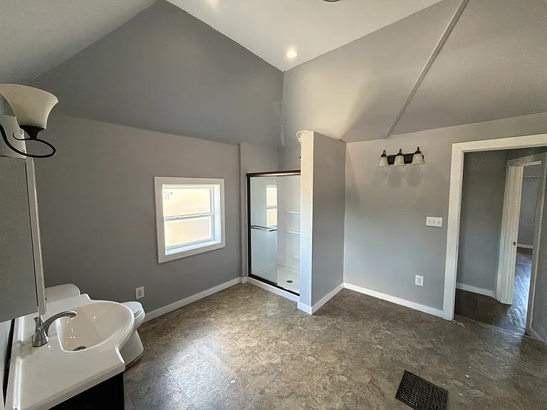 225 W Carroll St #2 — Photo 8