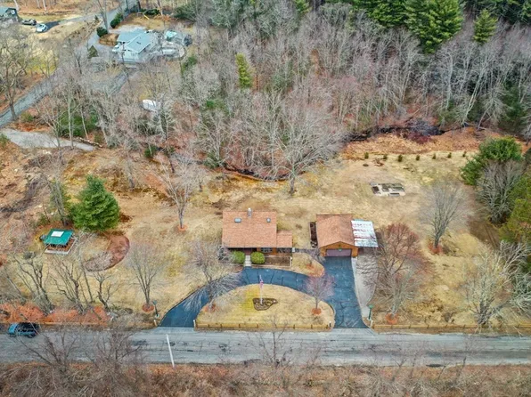 26 Larned Rd, Oxford, MA 01540