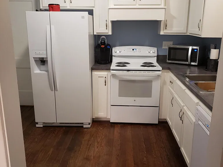 225 W Dudley St — Photo 9