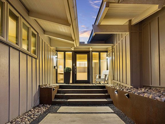 3rd image of 2613 Spring Ln