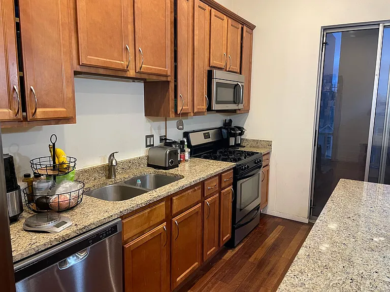 1719 N Western Ave #3 — Photo 4
