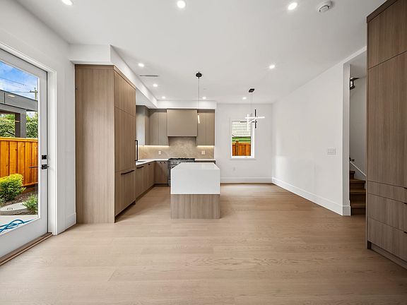 4th image of 2547 E 2nd Ave #2