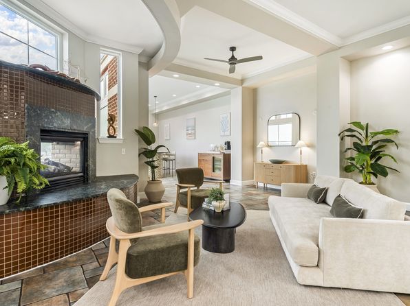 4253 Llewellyn Ave #4233-211