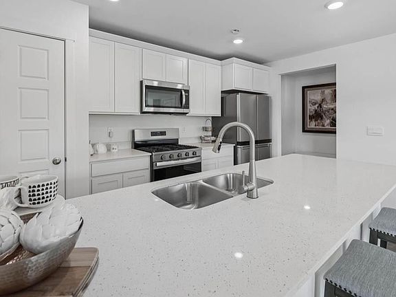 5th image of 795 Concord CIRCLE #B