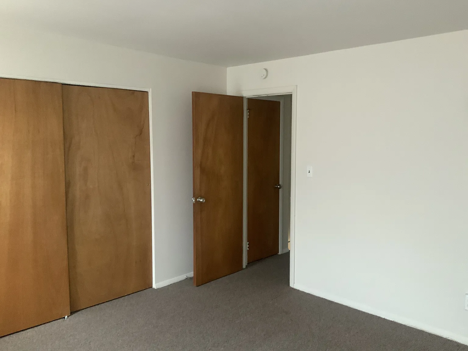660 Sandy St — Photo 4