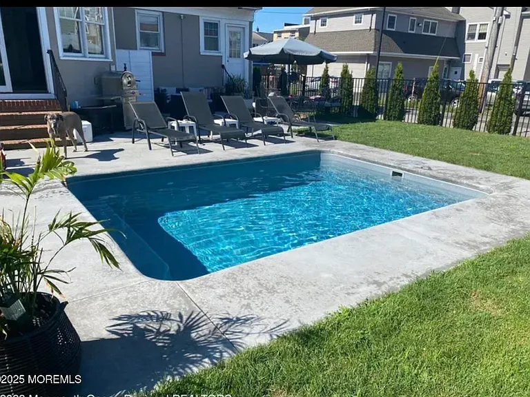 512 Lincoln Ave — Photo 2