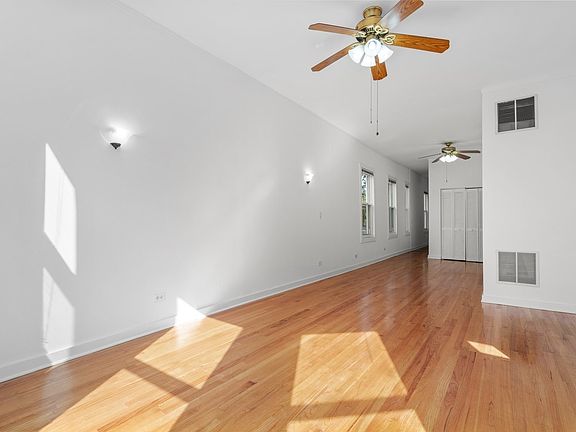 3rd image of 1256 W Diversey Pkwy #2