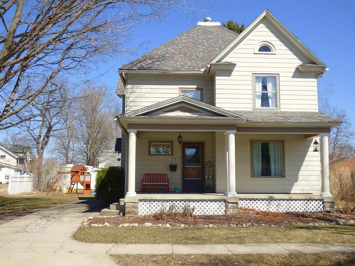 213 W North St photo 1
