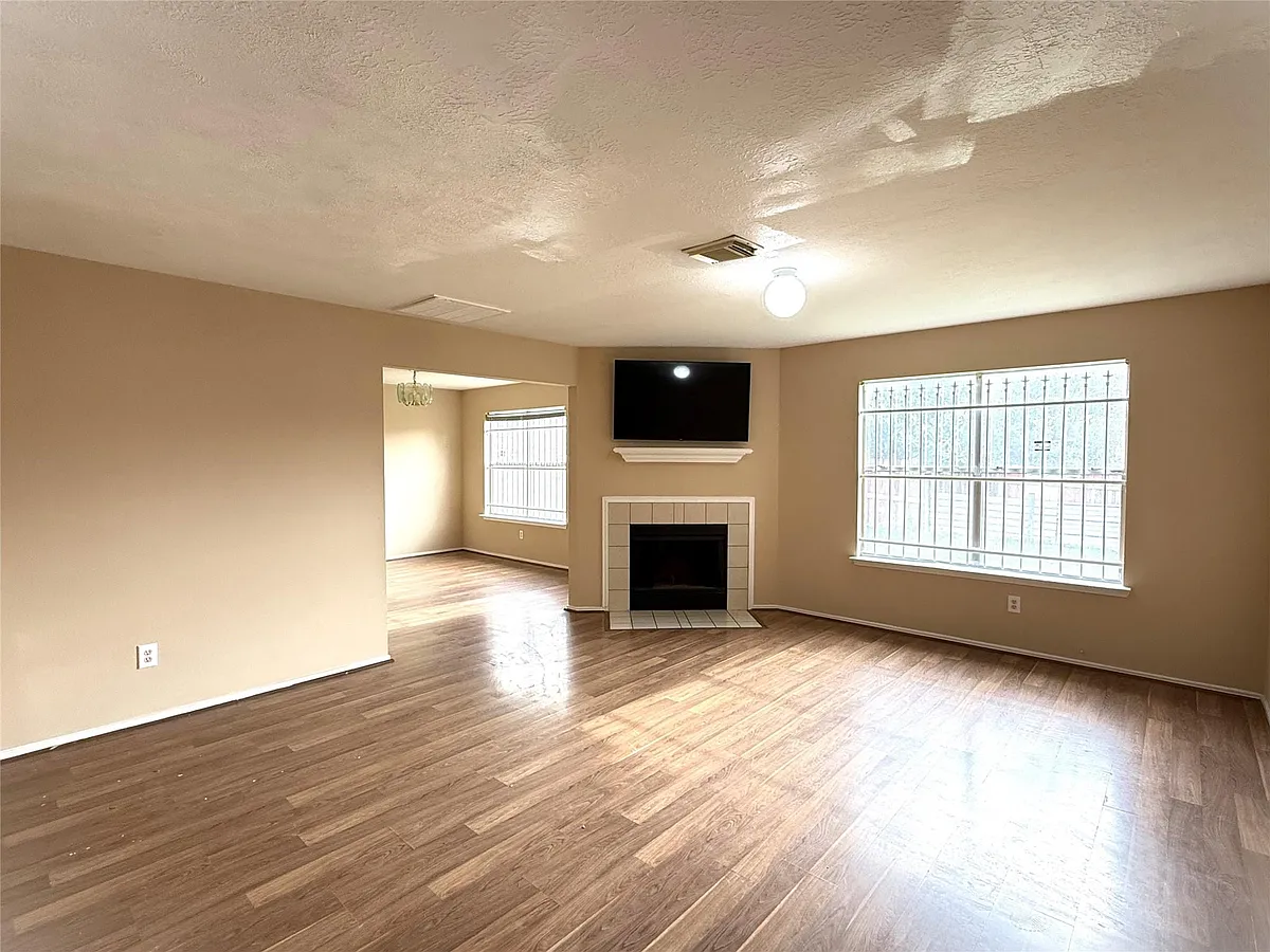 Building Photo - 9023 Kalewood Dr