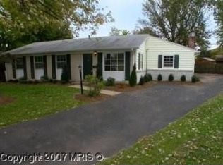 106 N Sequoia Ct, Sterling, VA 20164