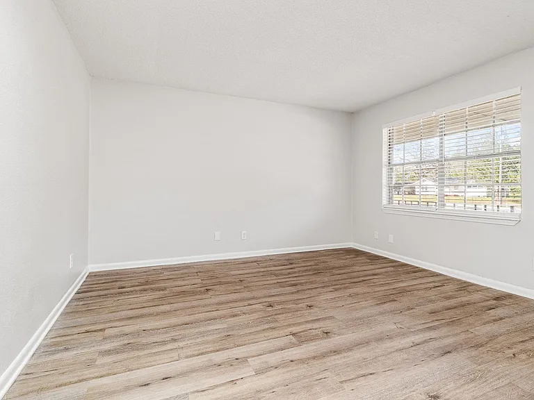6665 Magnolia St — Photo 32
