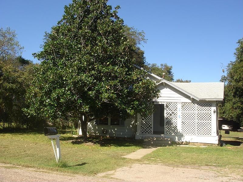 1st image of 105 E Lorrie Ave