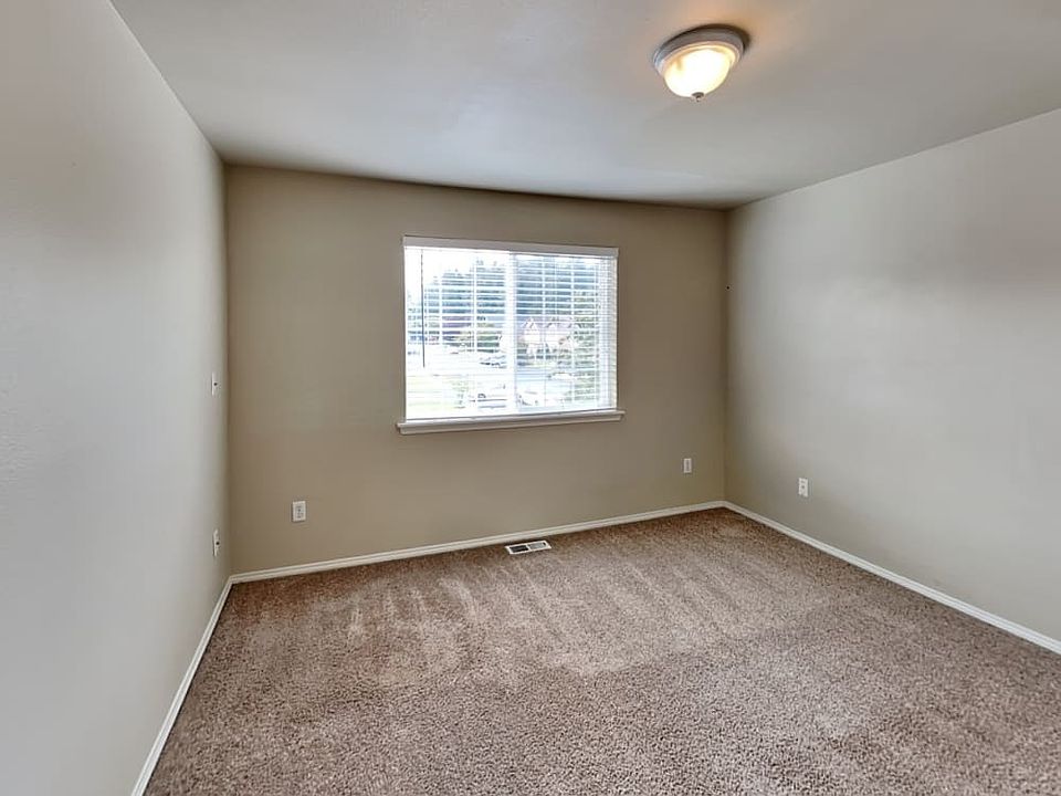 1st image of 7214 178th St E