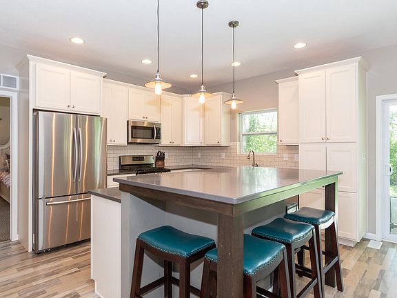 3rd image of 7113 Annandale Dr