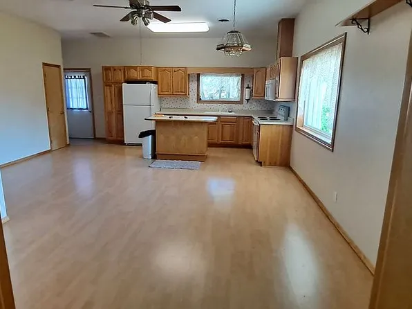 31 Country Club Rd, Chadron, NE 69337