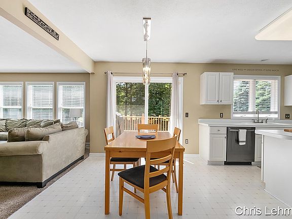 3rd image of 7169 Concolor Ave NE