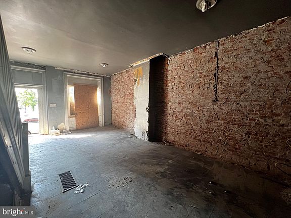 5th image of 2717 W Glenwood Ave