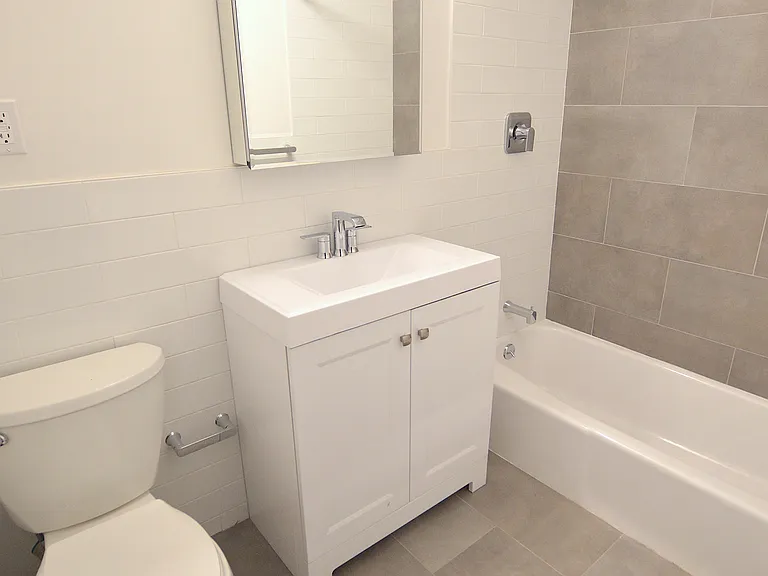 315 W 29th St #1B — Photo 5
