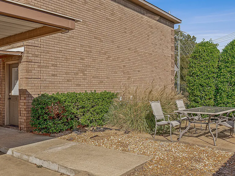Outdoor Area| Deerfield Crossing | Townhome