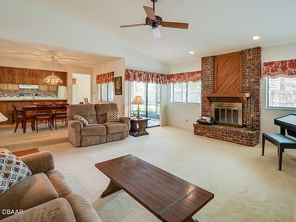 3rd image of 27 Nottingham Dr