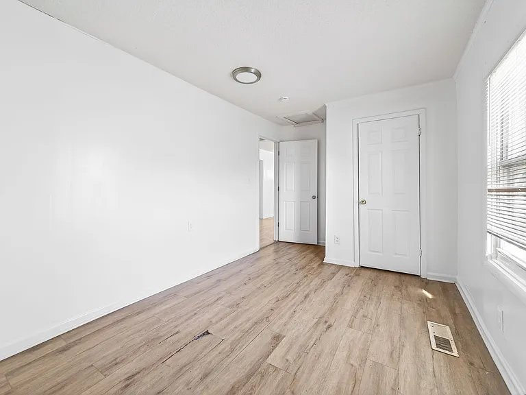 505 E Maple Ave — Photo 8