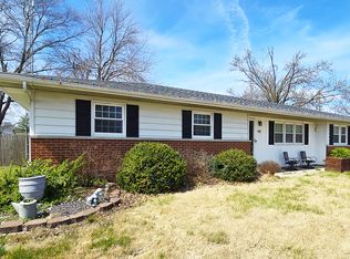 412 Sunset Dr, Centralia, IL 62801