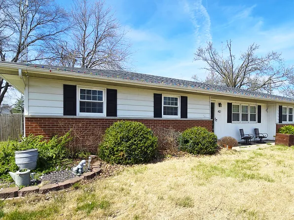412 Sunset Dr, Centralia, IL 62801