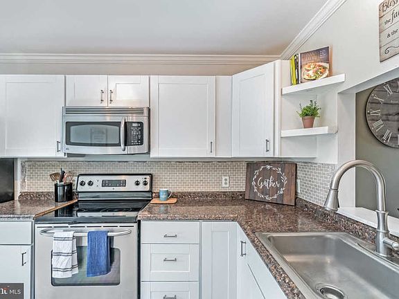 5th image of 11195 Hamlet Ct