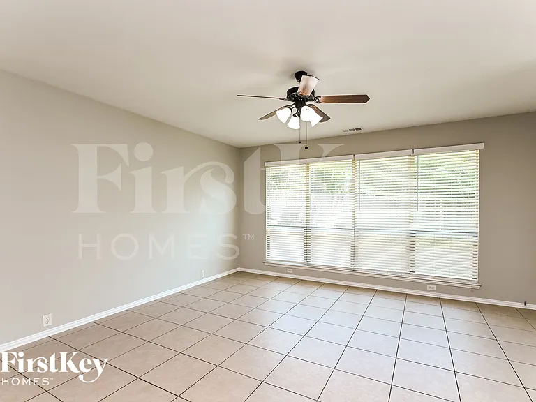 612 Celeste Ln — Photo 2
