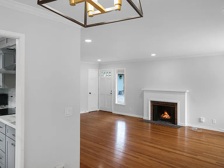 1087 Lariat Ln — Photo 4
