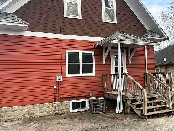 2nd image of 320 Delaware Ave SW